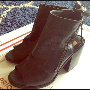 😍Dolce Vita Peep-Toe Boots😍